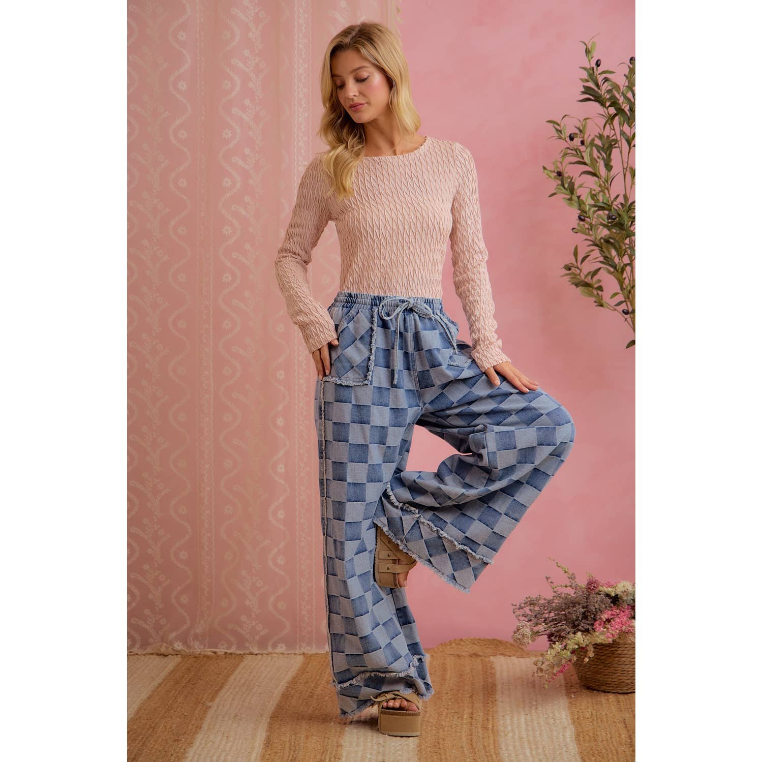 WASHED DENIM CHECKER FRAYED EDGE DETAIL WIDE LEG JEANS