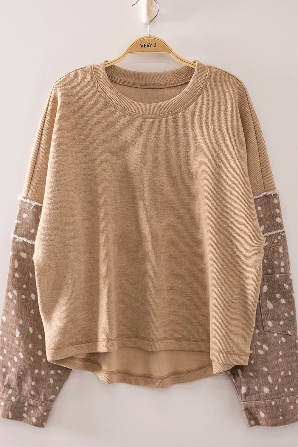 CONTRAST PRINT SLEEVE THERMAL TOP CAMEL