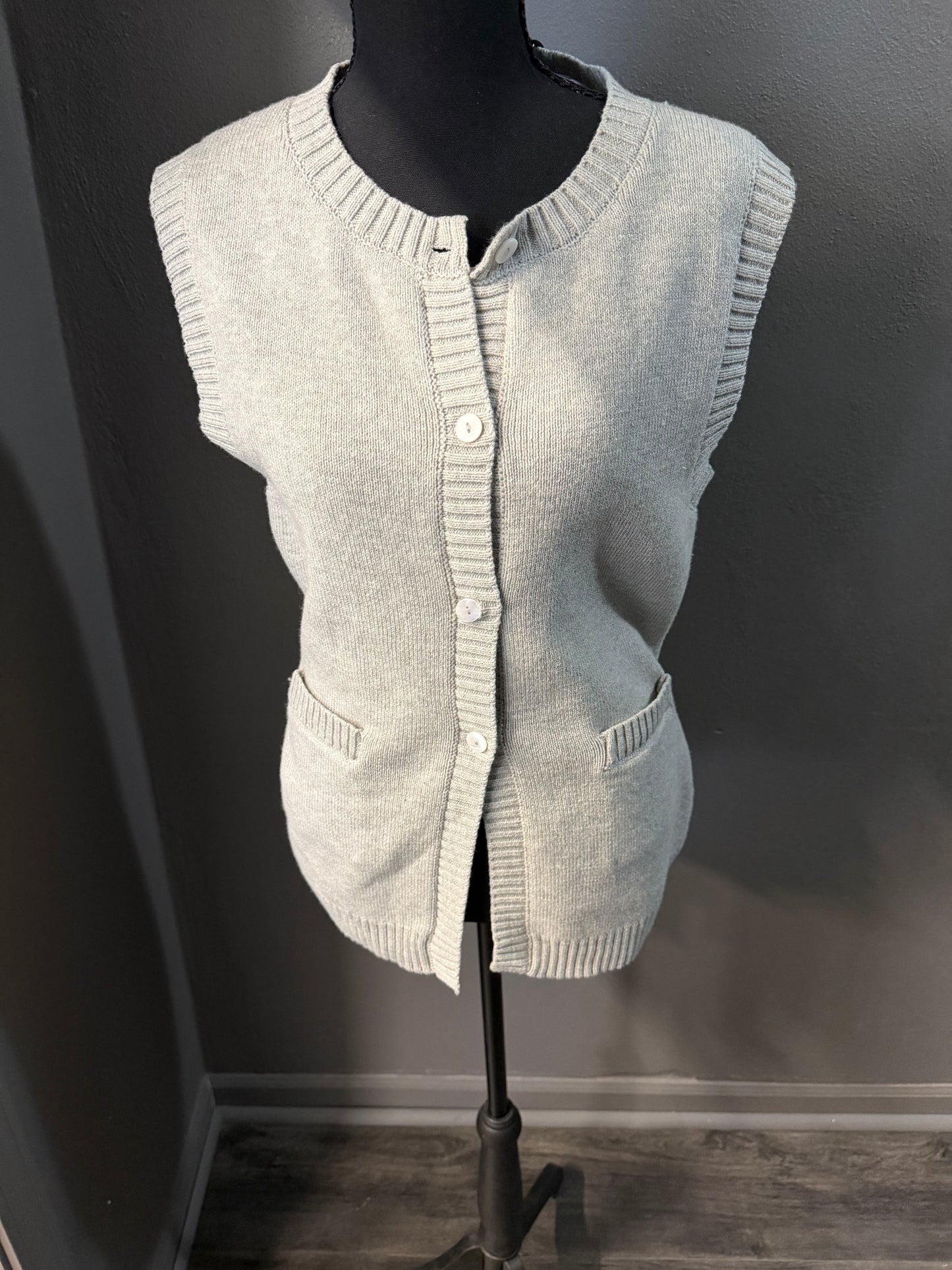 GRAY SWEATER VEST
