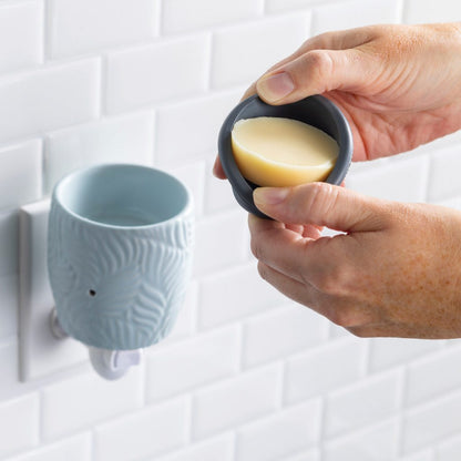 WHEAT AND IVORY FLIP DISH PLUGGABLE WARMER