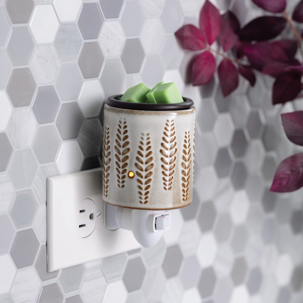 WHEAT AND IVORY FLIP DISH PLUGGABLE WARMER