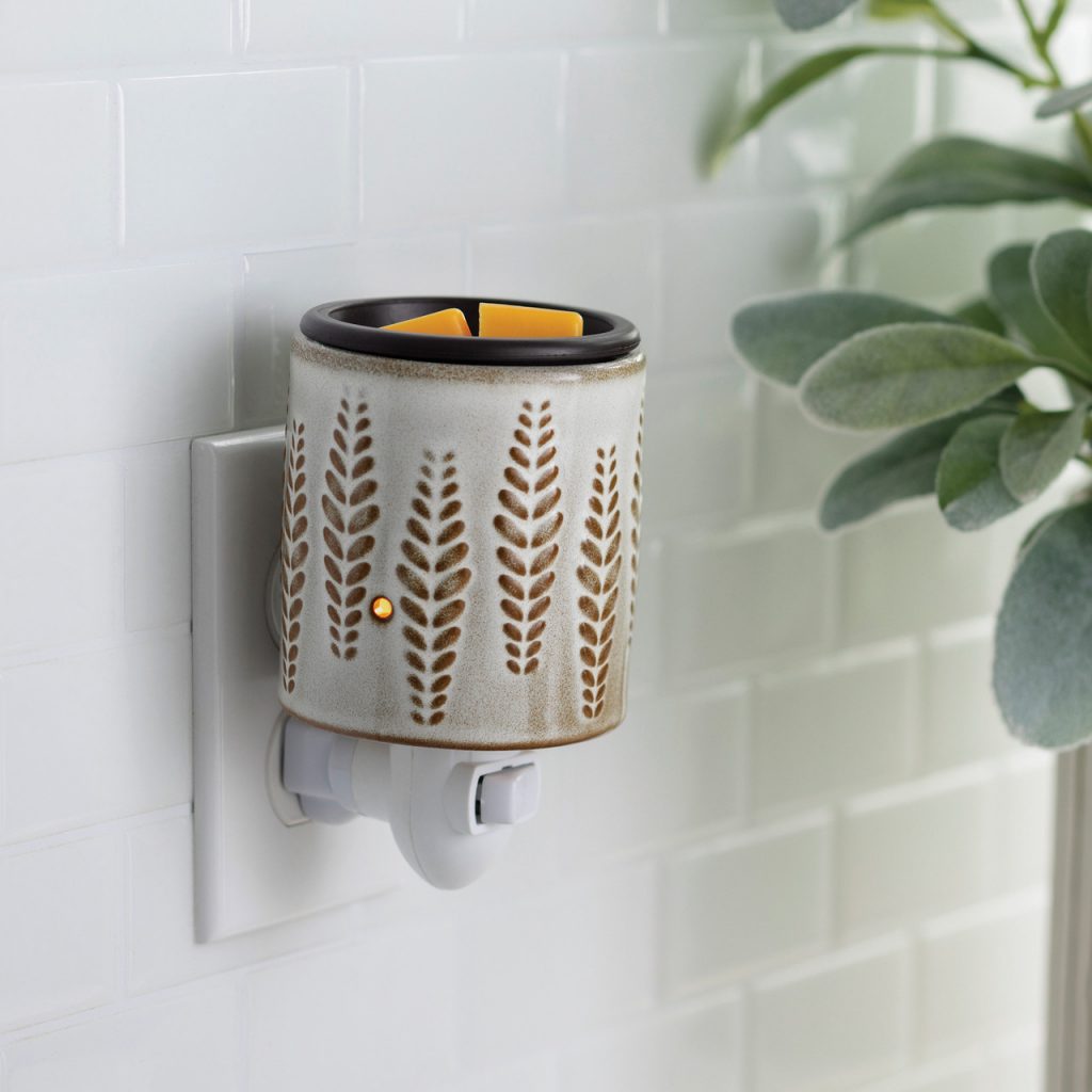 WHEAT AND IVORY FLIP DISH PLUGGABLE WARMER