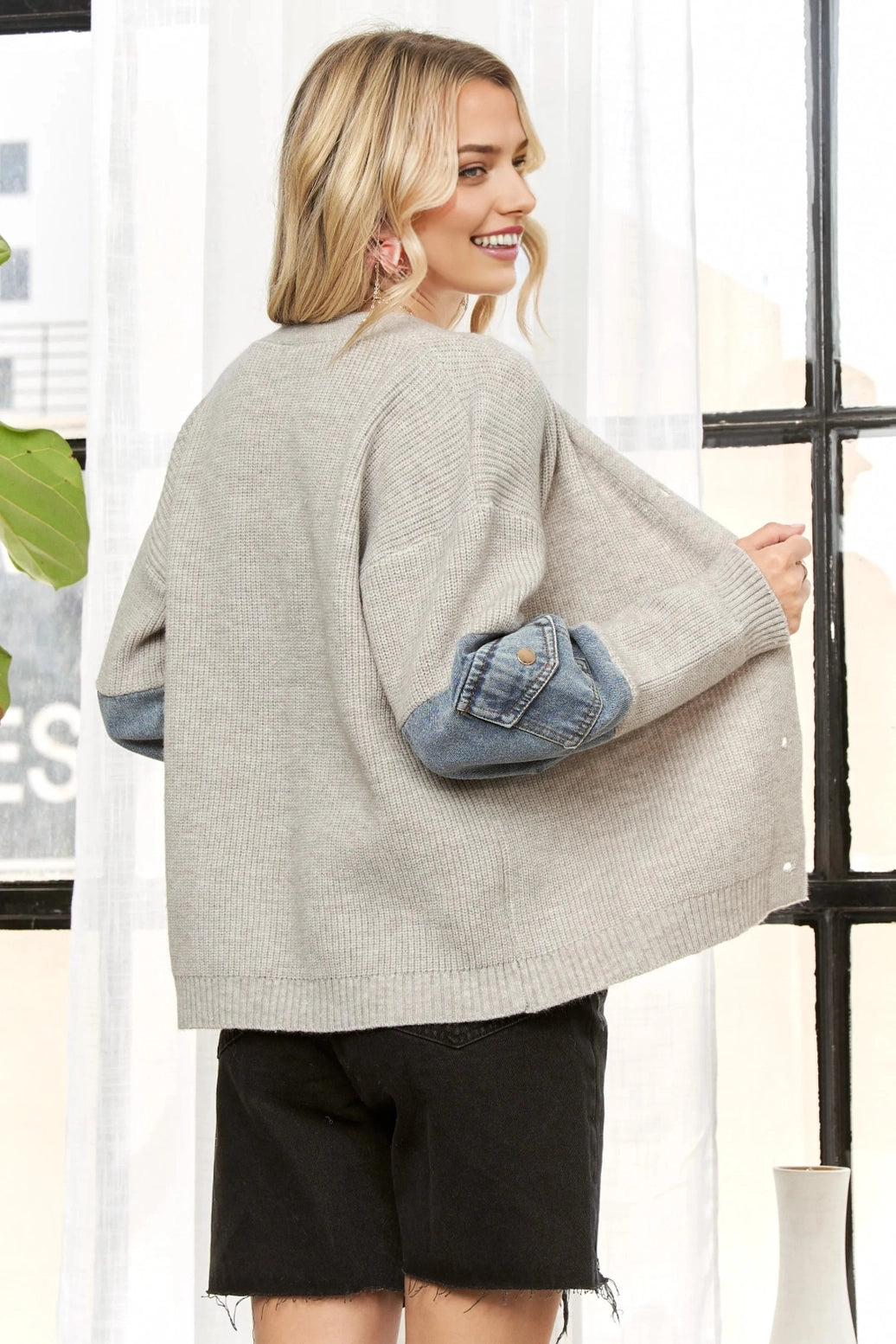 GREY KNIT JACKET WITH DENIM POCKETS