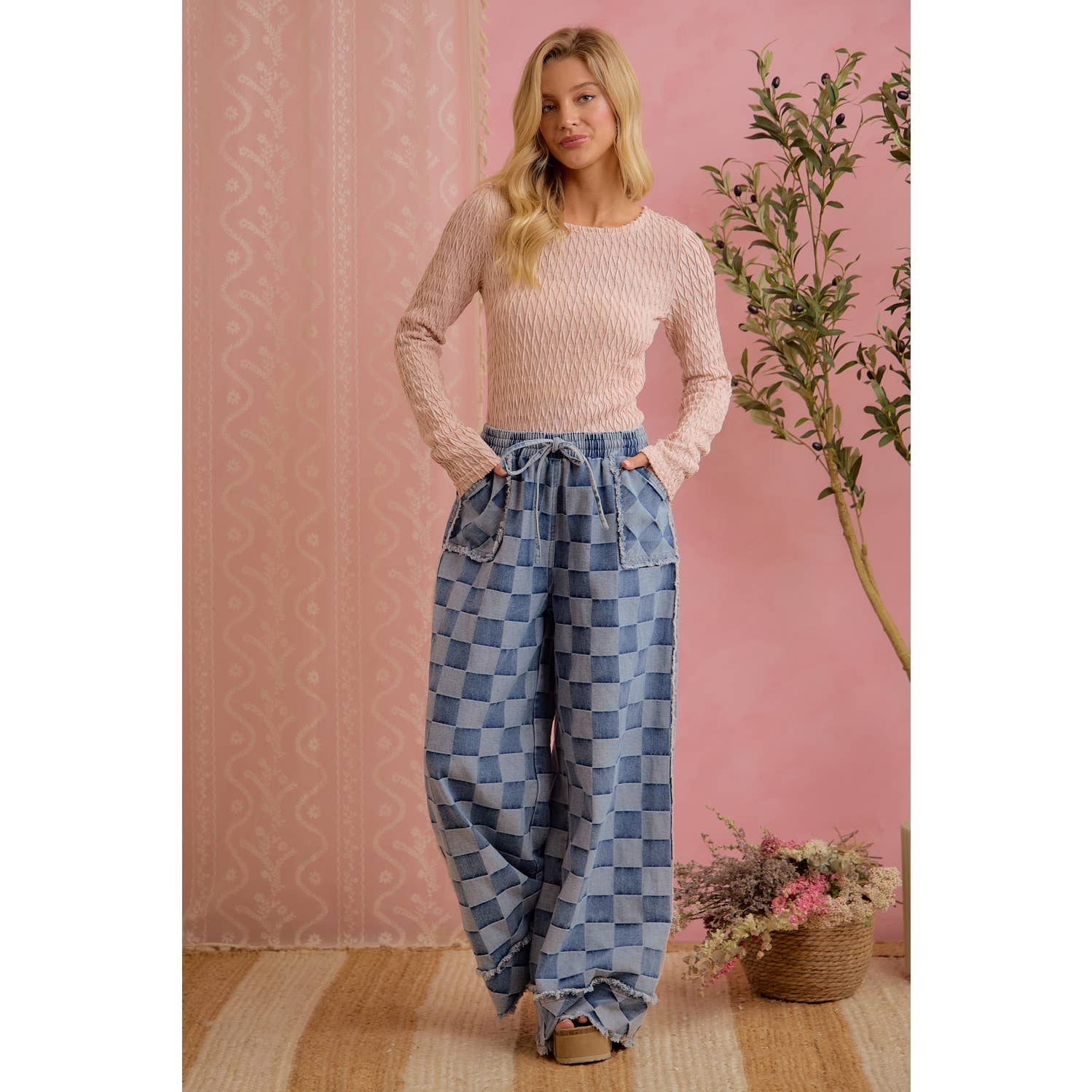 WASHED DENIM CHECKER FRAYED EDGE DETAIL WIDE LEG JEANS
