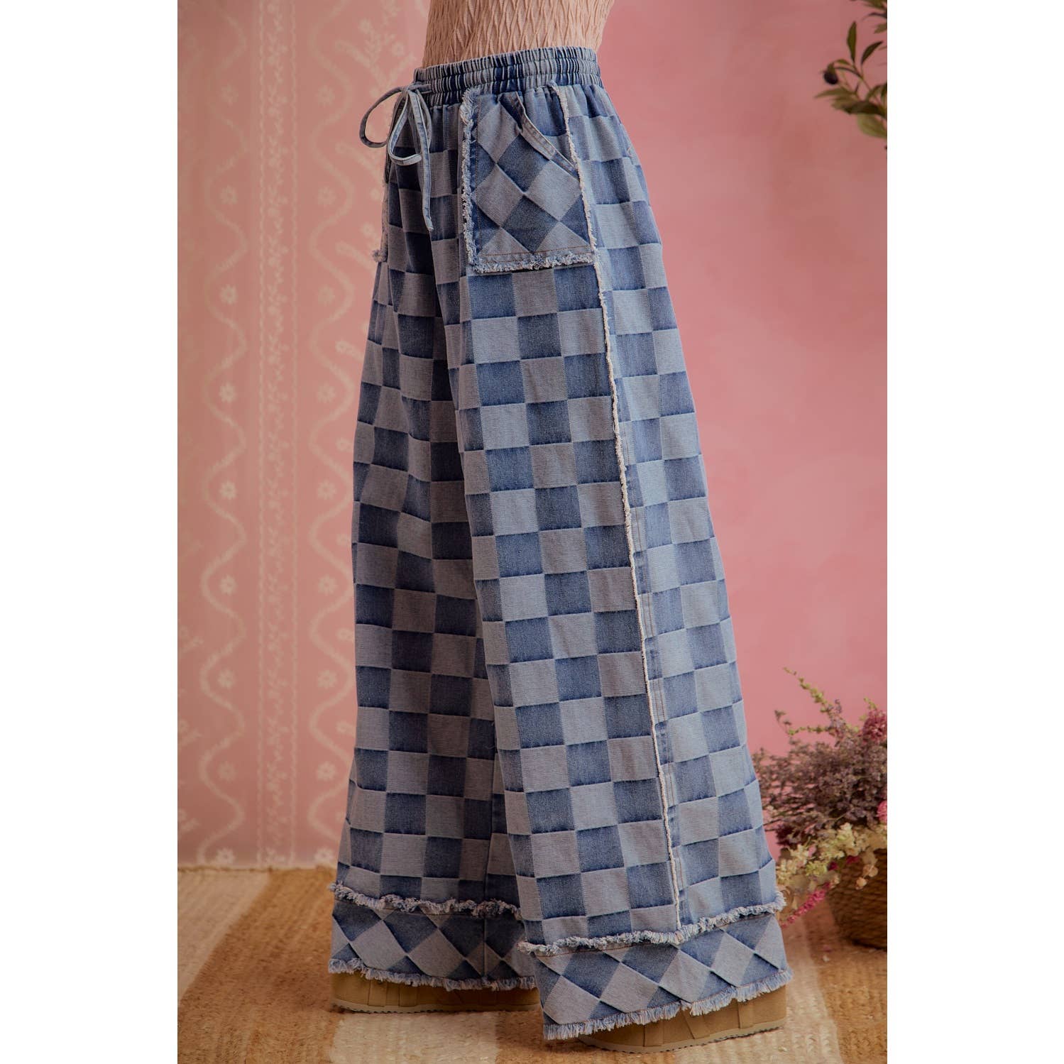 WASHED DENIM CHECKER FRAYED EDGE DETAIL WIDE LEG JEANS