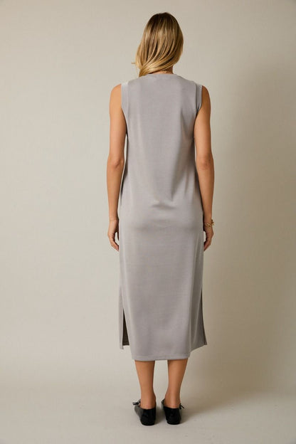 ROUND NECK SLEEVELESS MAXI DRESS