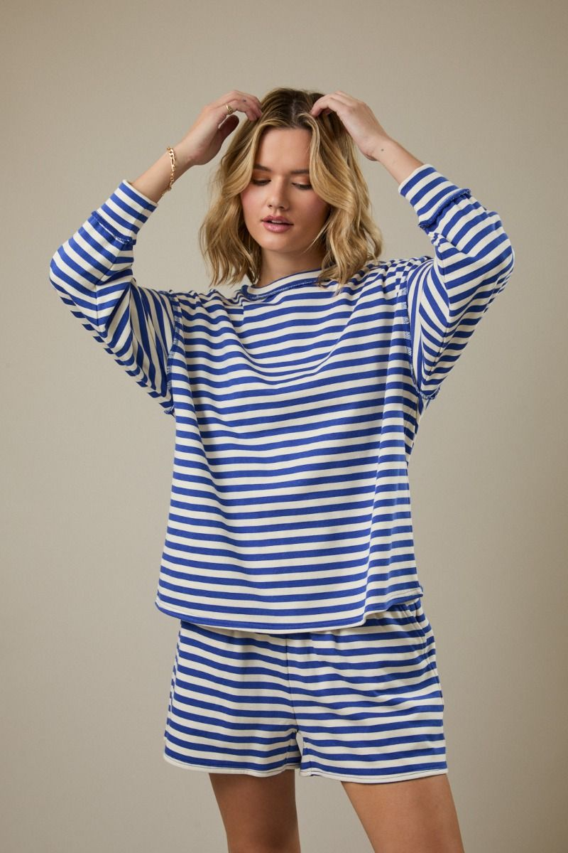 CREW-NECK STRIPED SWEATSHIRT WITH OVERLOCK DETAIL AND HIGH-RISE ELASTIC WAIST SWEATSHORTS