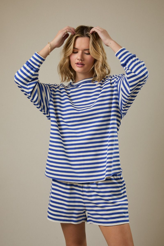 CREW-NECK STRIPED SWEATSHIRT WITH OVERLOCK DETAIL AND HIGH-RISE ELASTIC WAIST SWEATSHORTS