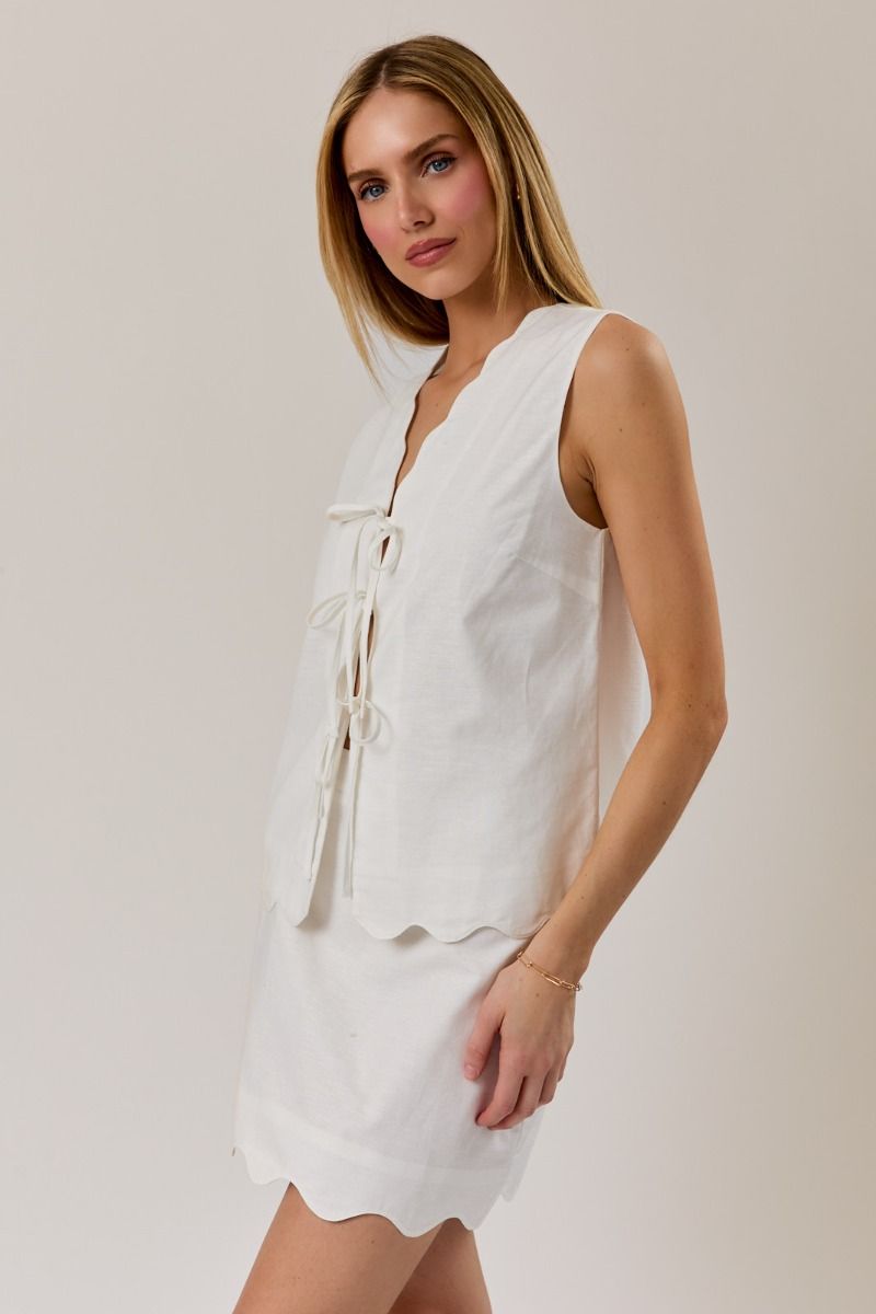 SLEEVELESS SCALLOP HEM FRONT TIE LINEN TOP (top only)